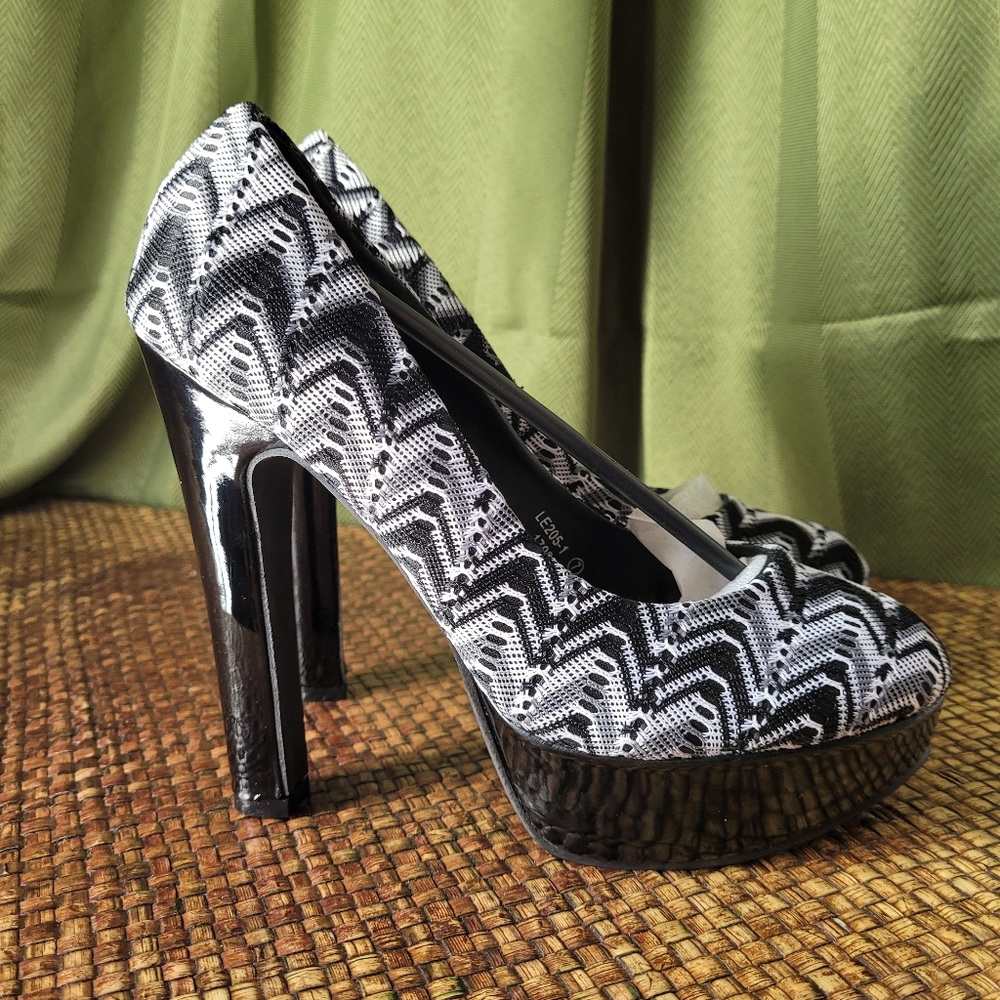 Zigzag Platform Pump

Size 7